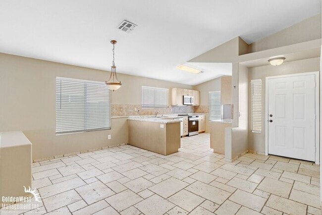 Building Photo - Charming 3 Bdm 2Ba Single-Story Home in Gl...