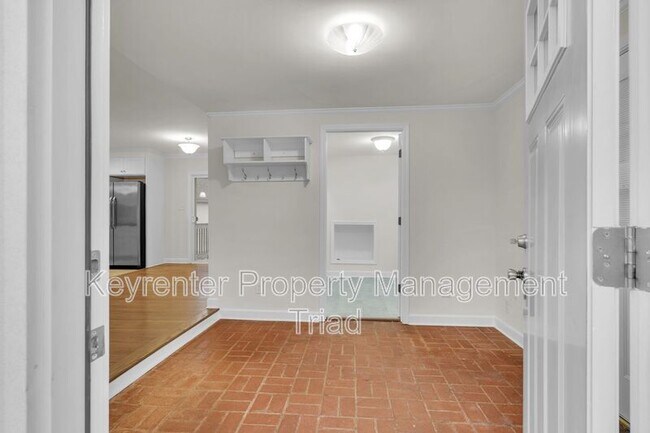 Building Photo - 1501 Quail Dr