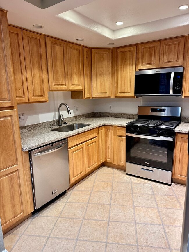 Building Photo - 2 bedroom/1 bath with garage in Rohnert Park