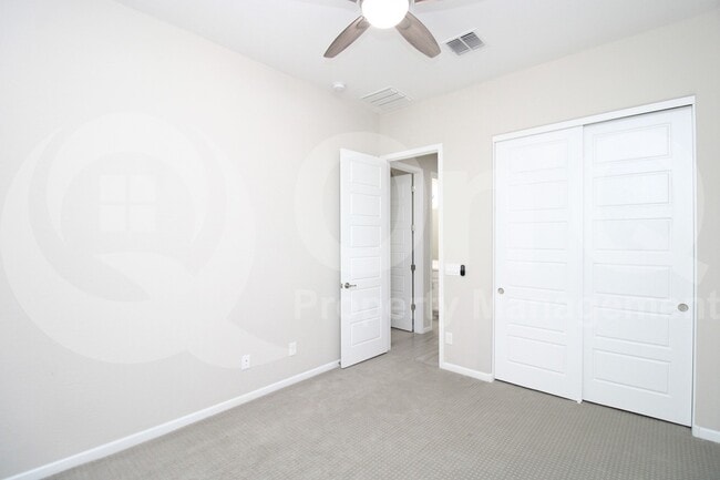 Building Photo - 106 N Bay Dr