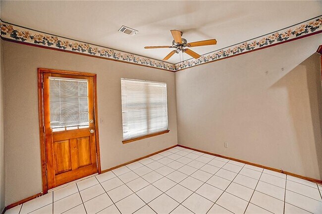 Building Photo - 604 NE 21st St