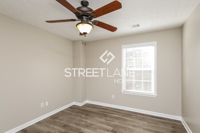 Building Photo - NOW OFFERING FIRST FULL MONTH FREE!