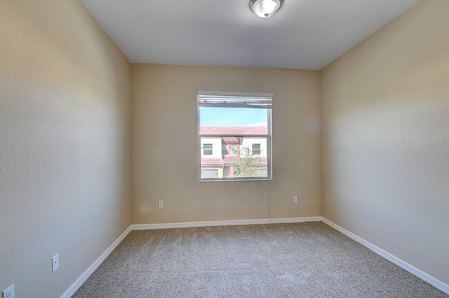 Building Photo - 121 Hemingway Ct