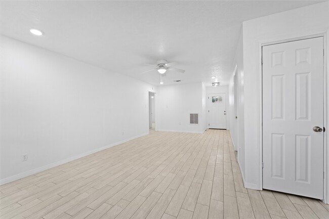 Building Photo - 1411 PI Cir