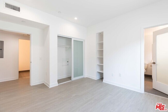 Building Photo - 843 Wilcox Ave