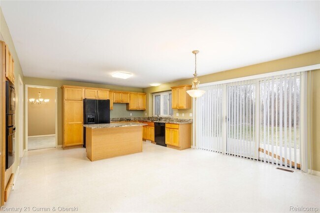 Building Photo - 42104 Echo Forest Dr