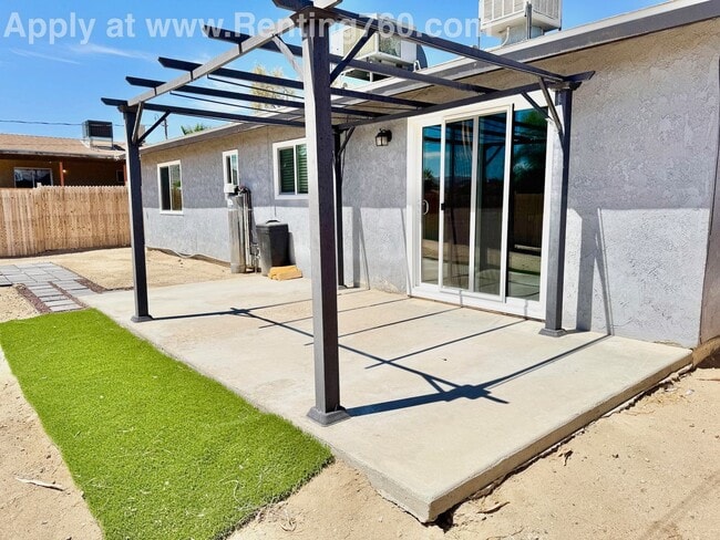 Building Photo - Updated Home Near Military base