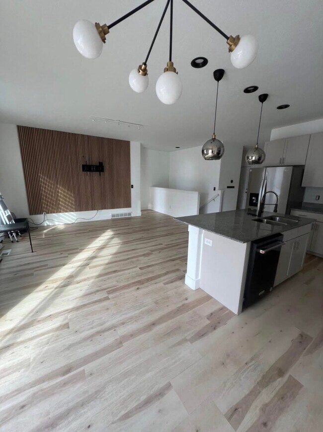 Building Photo - 83 N 2500 W