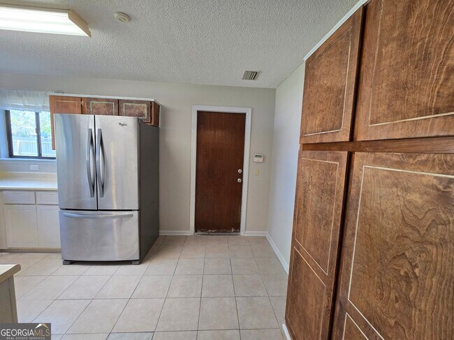 Building Photo - 425 Sunnyside Dr