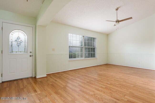 Building Photo - 2058 Forest Gate Dr E