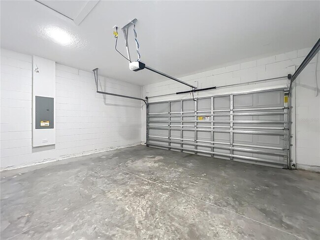 Building Photo - 1190 W Cary Dr