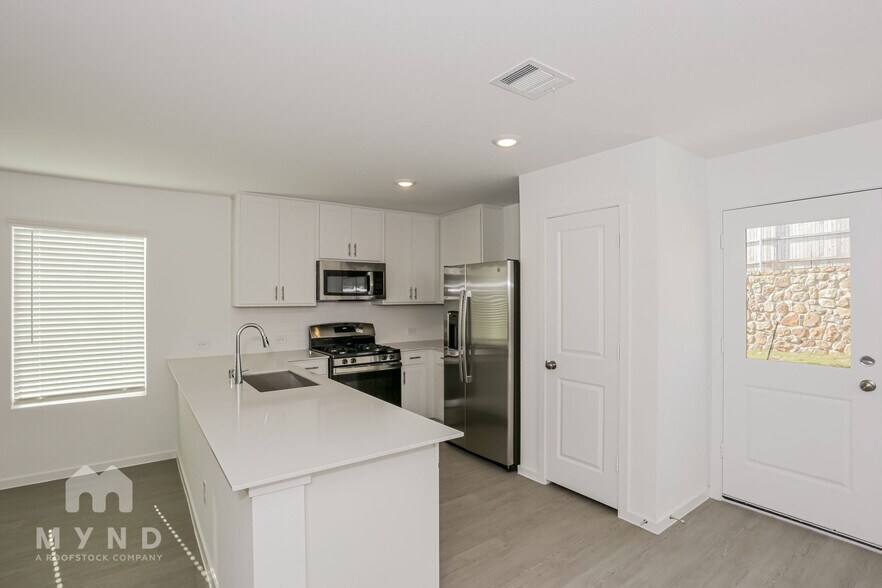 Building Photo - 2736 Ctr Crk Ln