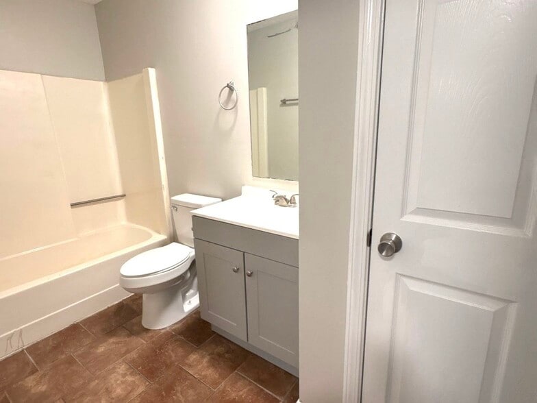 Building Photo - 1962 N Royal St