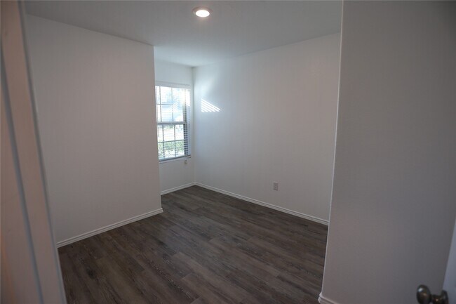 Building Photo - 1603 Oleander Grns Dr