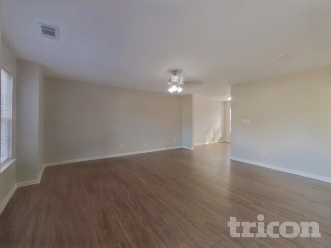 Building Photo - 1110 Hipp Rd