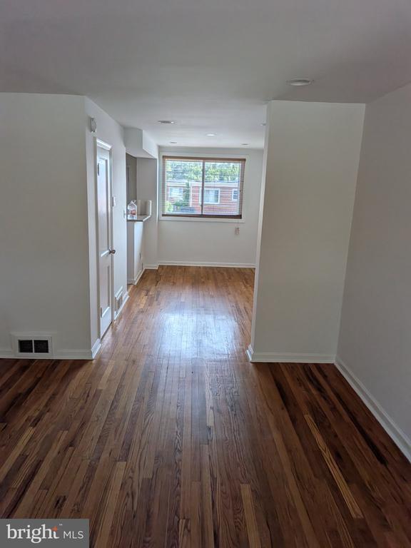Building Photo - 1249 Farragut Pl NE