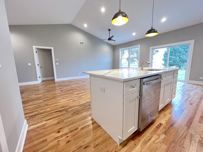 Building Photo - 956 Partridge Cir