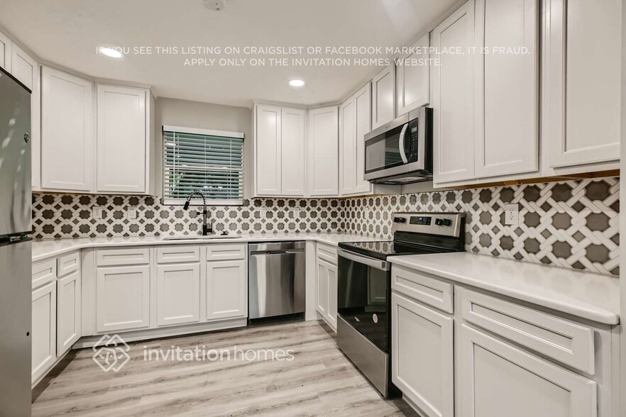 Building Photo - 11093 Mandarin Station Dr E