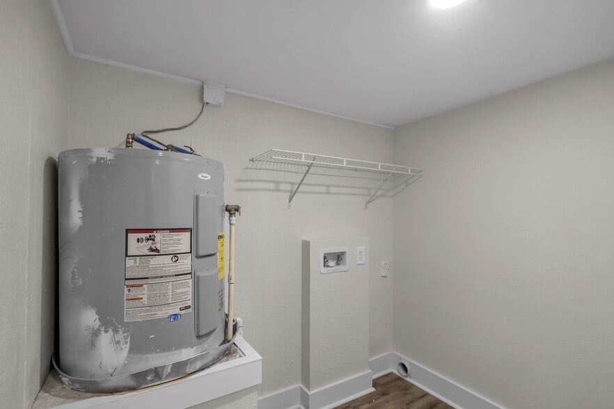 Building Photo - 403 Carpenter St