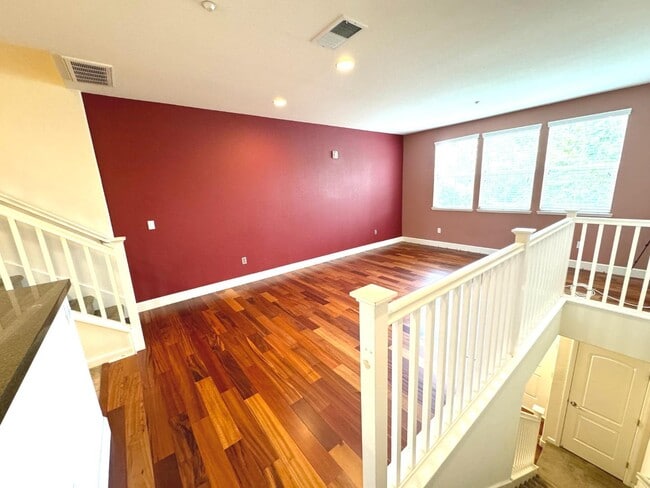 Building Photo - 660 Cedarville Ln
