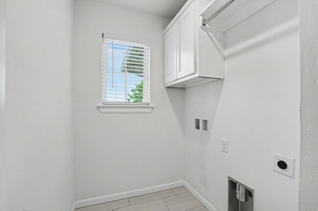 Building Photo - 8601 NW 76th St