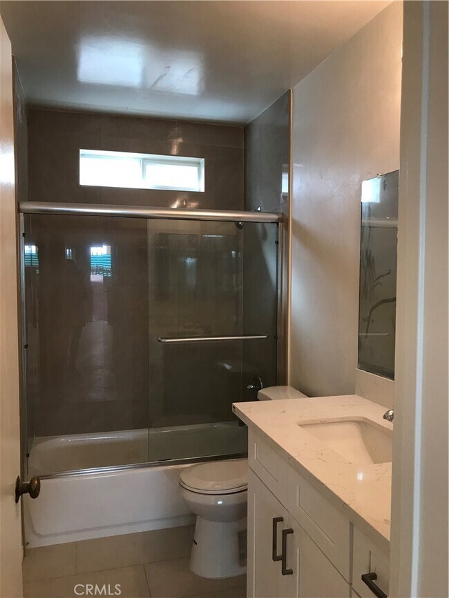 Building Photo - 223 S 5th St