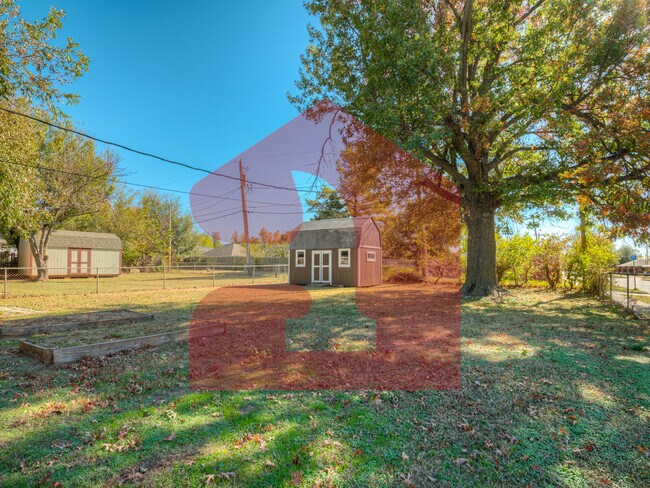 Building Photo - 224 W 5th St