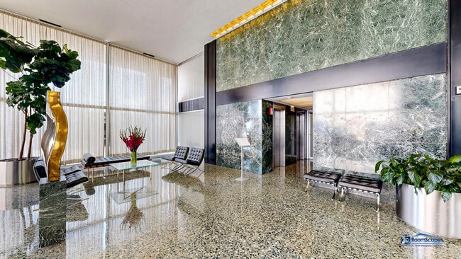 Building Photo - 910 N Lake Shore Dr