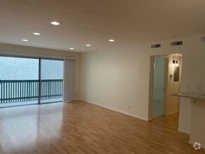 Building Photo - 2 bed 2 bath in Stoneybrook Villas