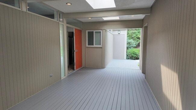 Building Photo - 14 Overlook Dr