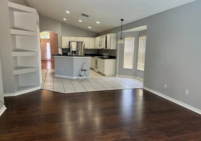 Building Photo - 3673 Seminole Dr