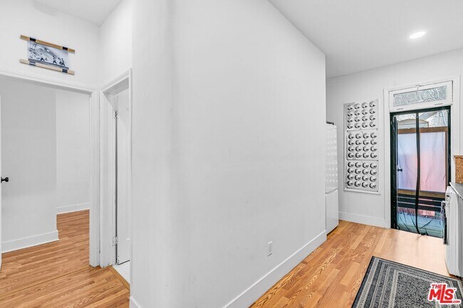 Building Photo - 246 Columbia Pl