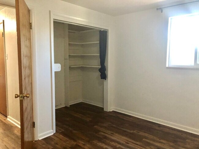 Building Photo - Stunning Duplex in Greeley