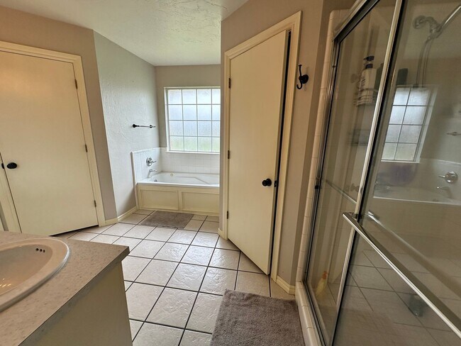 Building Photo - FOR RENT: Charming 4-Bedroom, 2-Bath Home ...