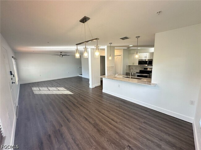 Building Photo - 9419 Ivy Brook Run