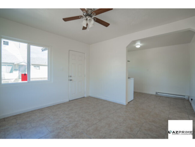 Building Photo - Explore this Charming Phoenix 1/1 Duplex Unit