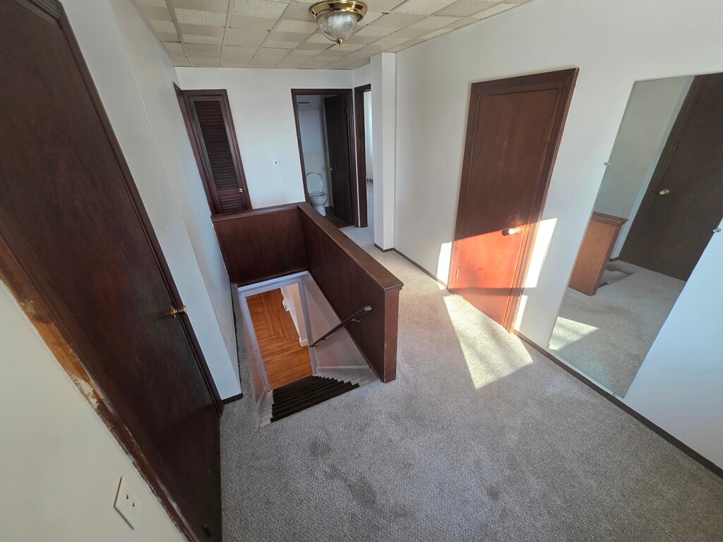 Building Photo - 19 Lakeview Ave