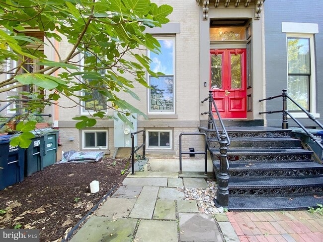 Building Photo - 928 P St NW