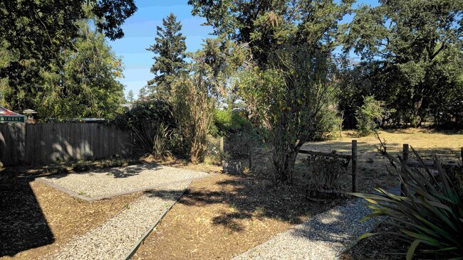 Building Photo - Family Neighborhood In The Heart of Roseland