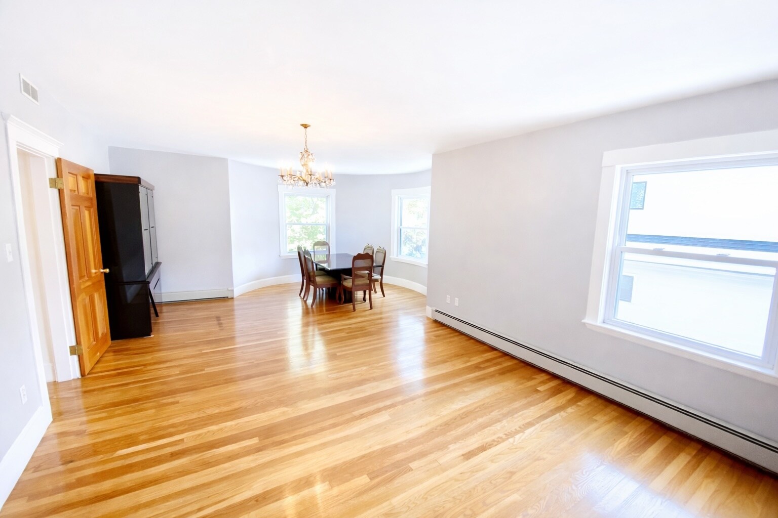 Living/Dining Room Combo - 208 Rawson Rd