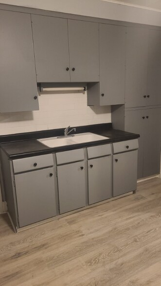 Building Photo - 7006 Clement Ave