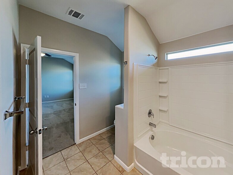 Building Photo - 304 Foxhunter St