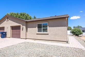 Building Photo - 1251 Barzona Ave