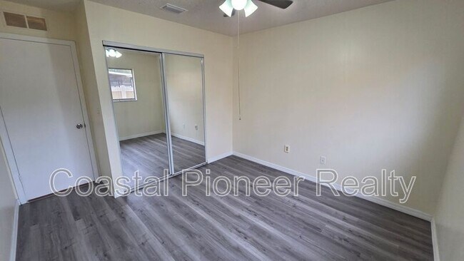 Building Photo - 4817 Cypress Tree Dr