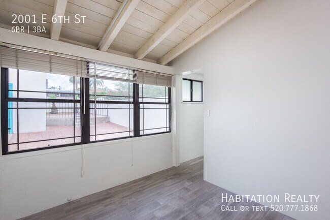 Building Photo - 2001 E 6th St