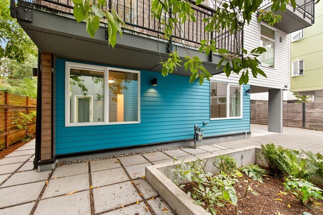 Building Photo - Gorgeous 3 Bd/2.5 Ba Seattle Townhouse