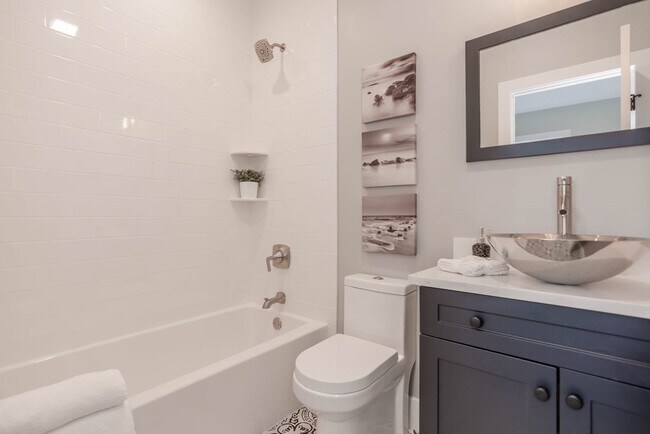 Building Photo - 71 Savin St