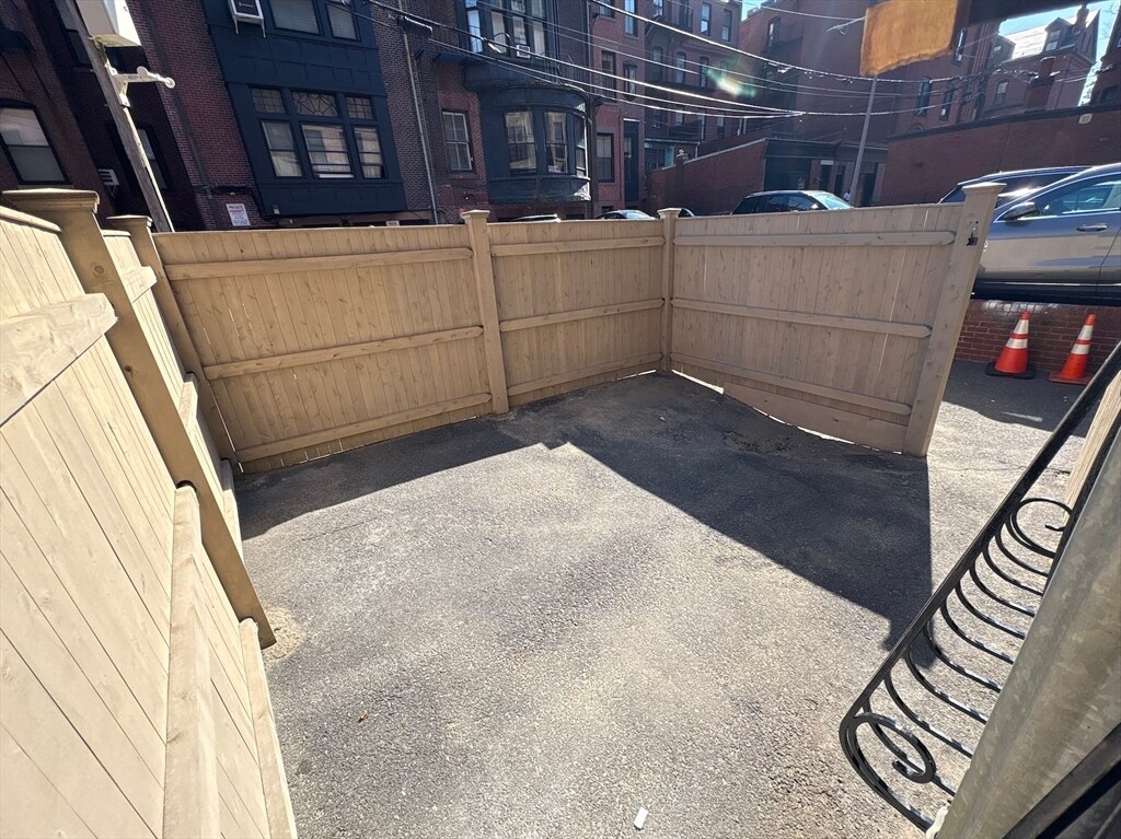 Building Photo - 337 Beacon St