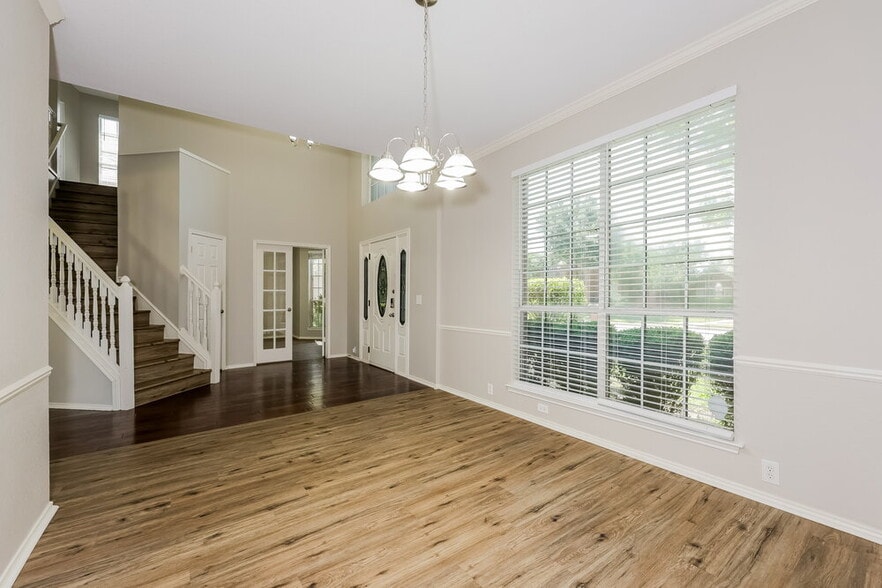 Building Photo - 2325 Cimmaron Dr