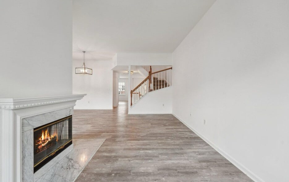 Building Photo - 7813 Flager Cir